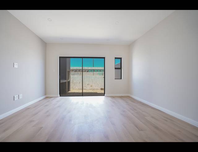 2 BEDROOM HOUSE FOR SALE IN SANDOWN